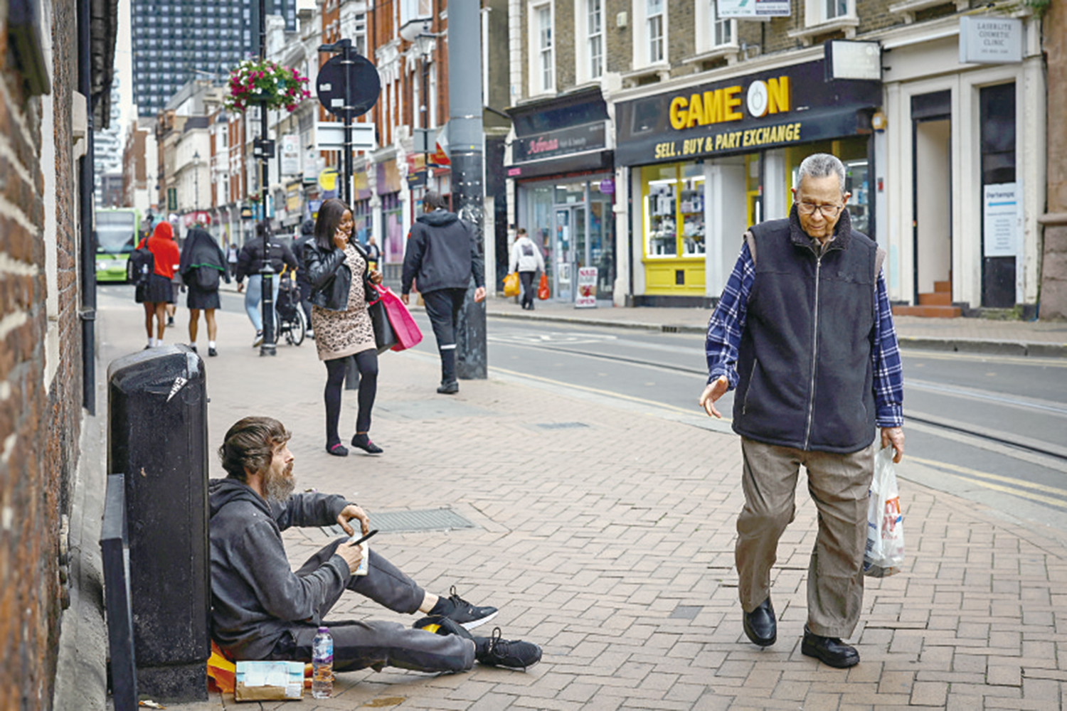 　　圖：倫敦街頭露宿者數量激增。\路透社