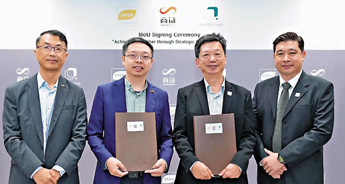 　　圖：商湯聯合創始人林達華（左二）表示，將與DTGO持續推動創新，為東南亞客戶提供可持續的AI解決方案。右二為DTGO首席技術官Kittikun Potivanakul。