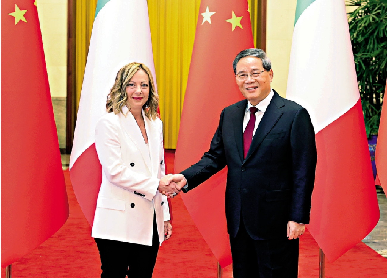 　　圖：7月28日下午，國務院總理李強在北京人民大會堂同來華進行正式訪問的意大利總理梅洛尼舉行會談。\新華社