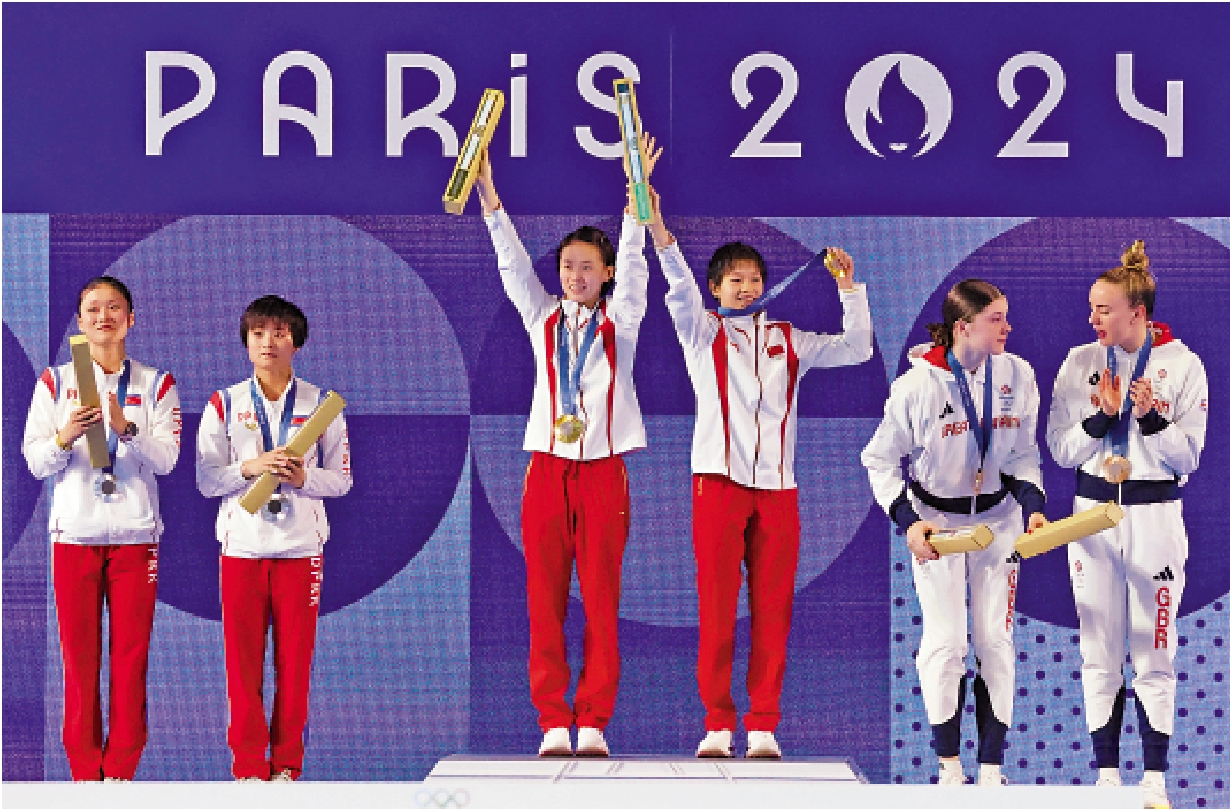 　　圖：冠軍中國選手陳芋汐（左三）／全紅嬋（左四）、亞軍朝鮮選手趙珍美（左二）／金姬燕（左一）、季軍英國選手斯彭多利尼（右二）／圖爾森在頒獎儀式上。\新華社