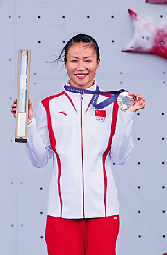 　　圖：鄧麗娟在攀岩女子速度賽中取得銀牌。\中新社