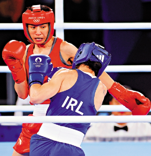 　　圖：楊文璐（上）在比賽中。\新華社