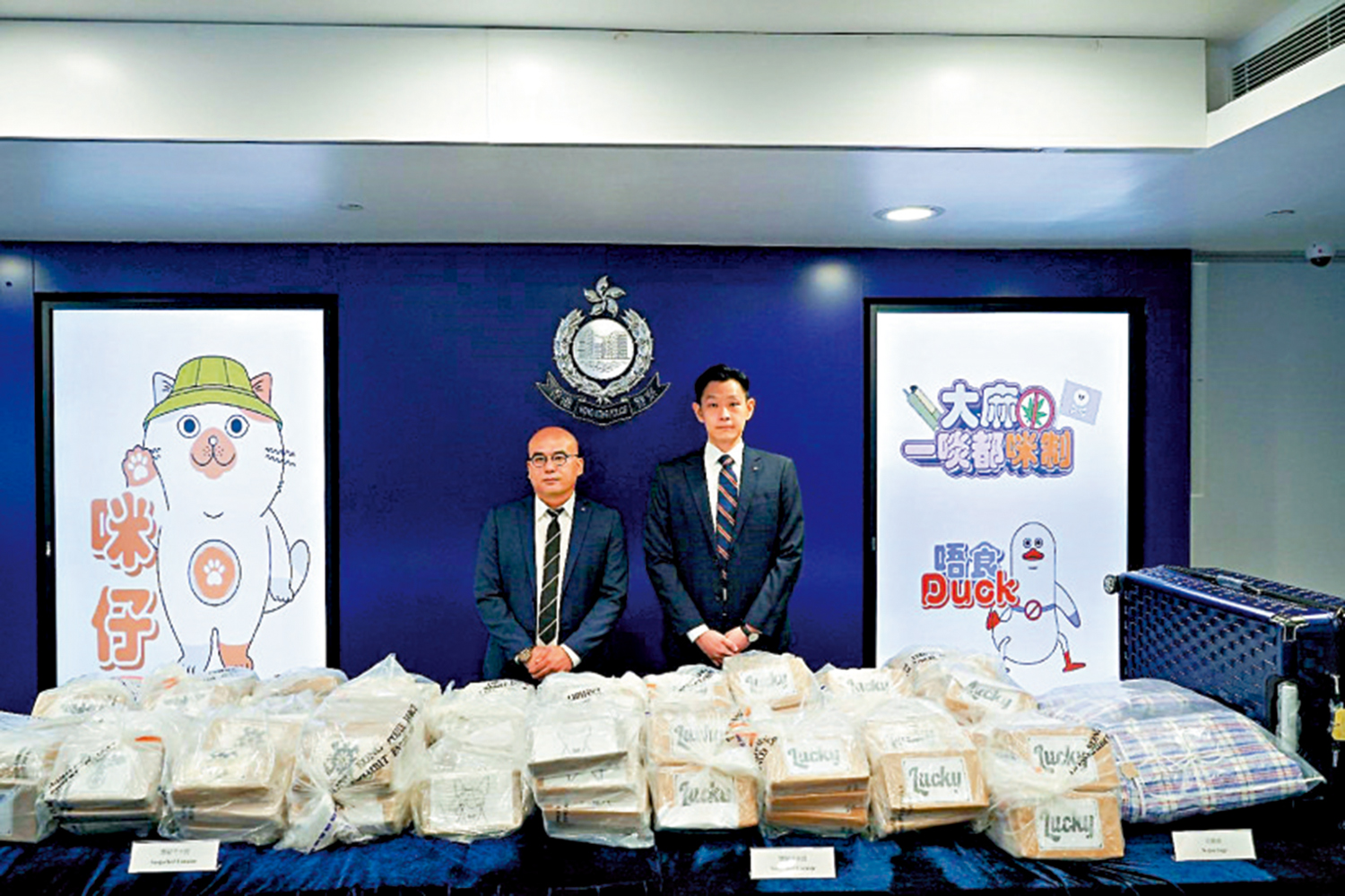 　　圖：警方日前在屯門一個私人屋苑單位，檢獲約204公斤的懷疑可卡因，市值逾1.75億元。