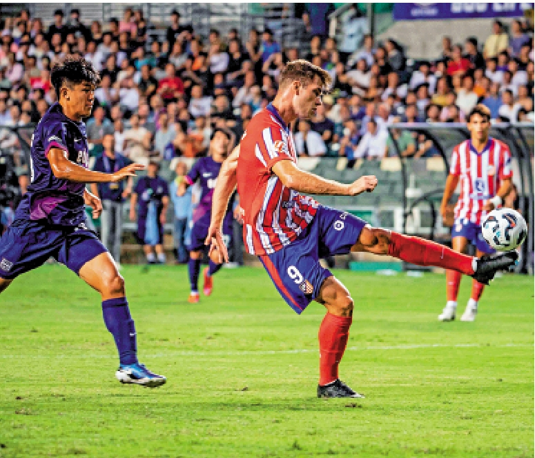 　　圖：索洛夫（前排右）將倒戈維拉利爾。