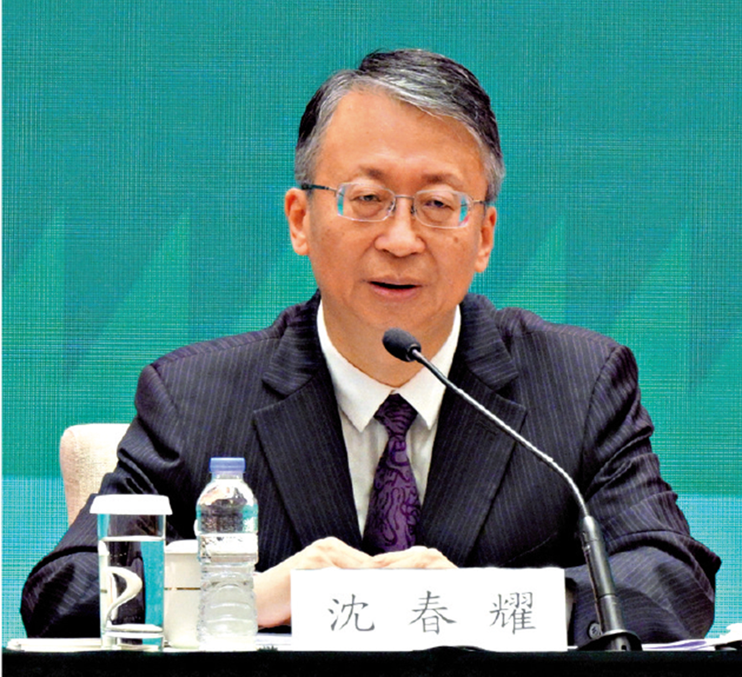 　　圖：沈春耀表示，不管發展和改革，都是以人民為中心，讓發展成果更多更好地惠及人民的理念和價值取向。