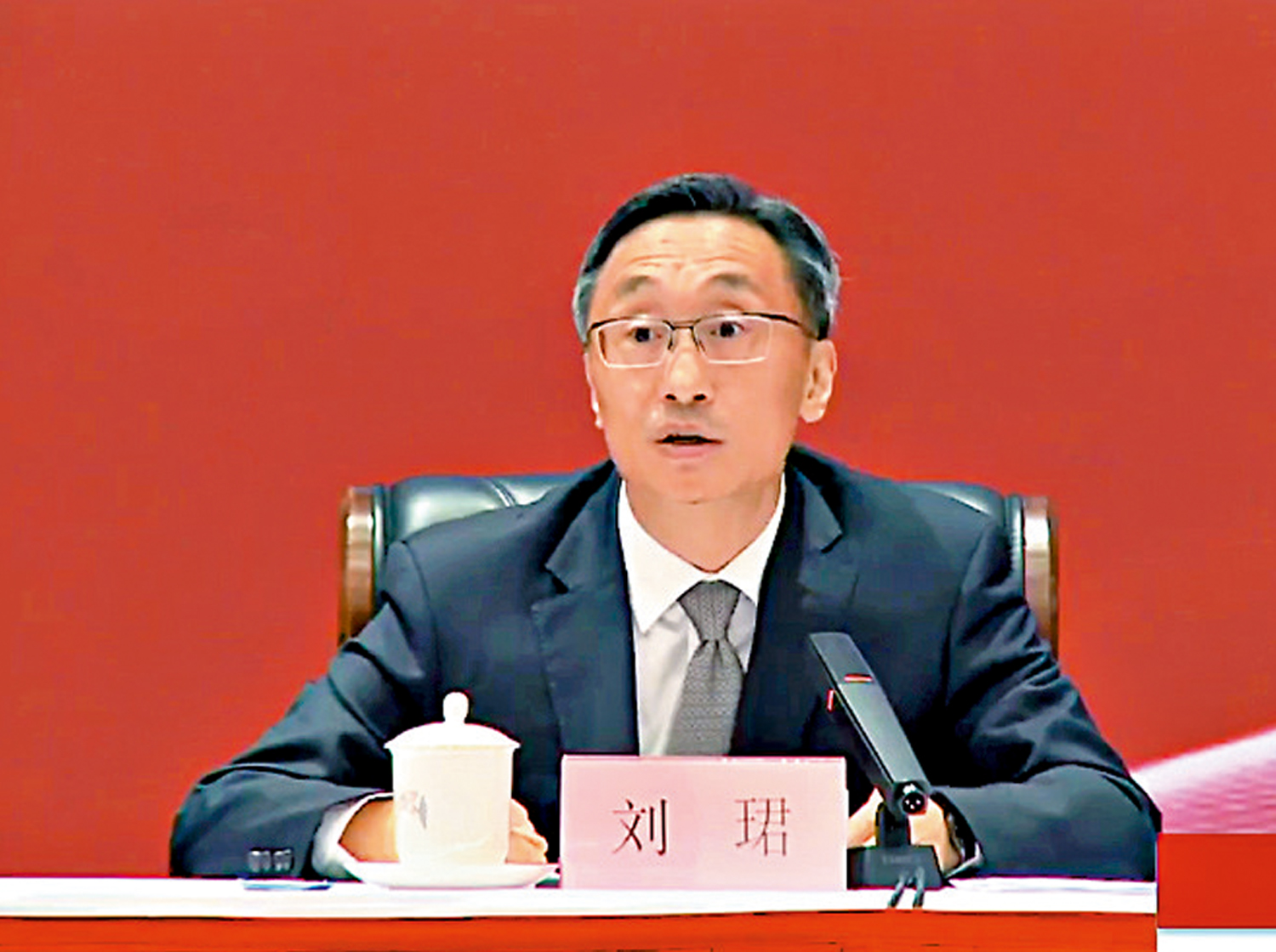 　　圖：工行行長劉珺昨日出席業績說明會。