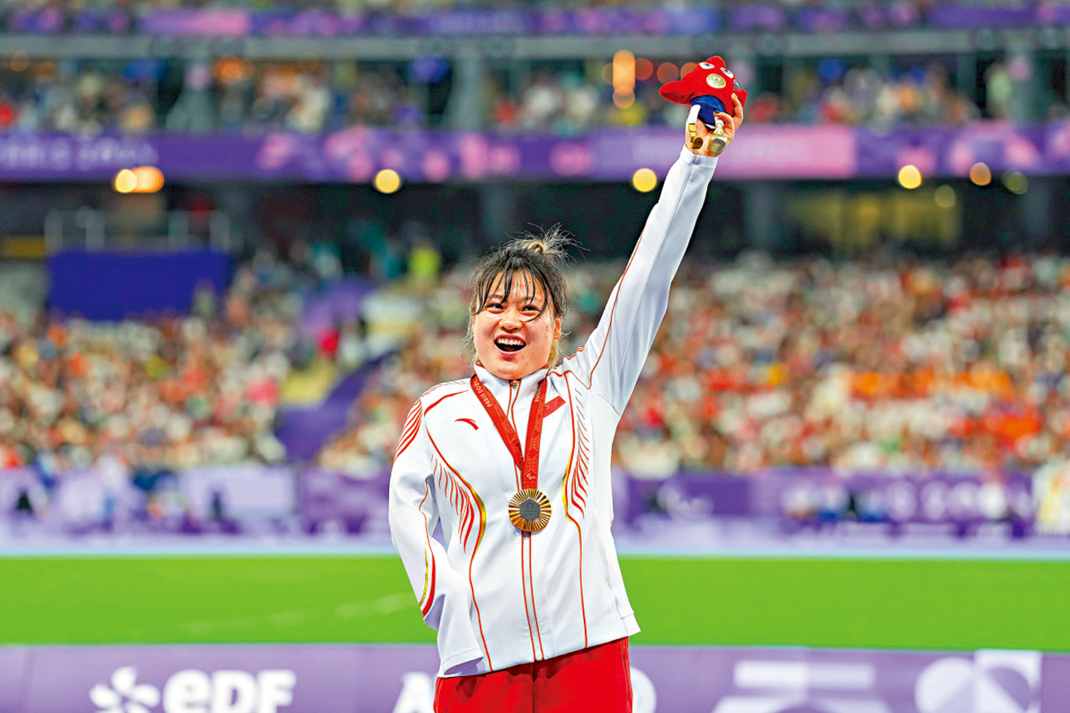 　　圖：李英粒在頒獎儀式上。\新華社