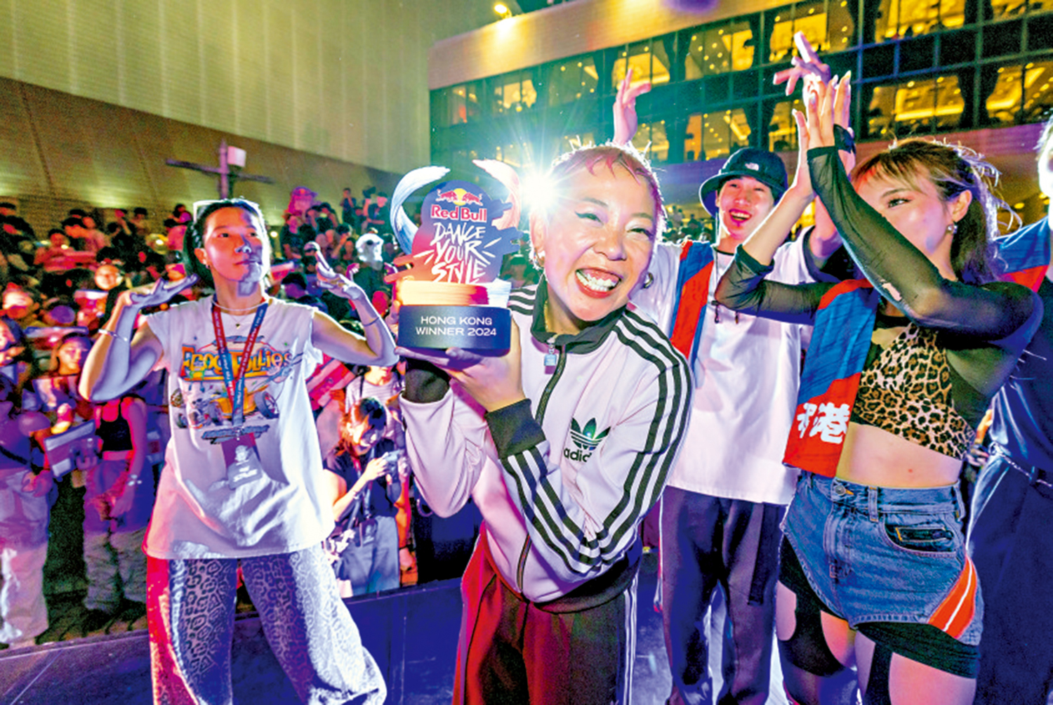 　　圖：劉倩兒（前）將會代表香港出戰在印度孟買舉行的街舞世界總決賽。