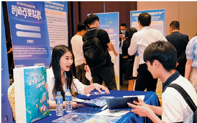 　　圖：雙選會現場，用人單位帶來超過2000個崗位引才。