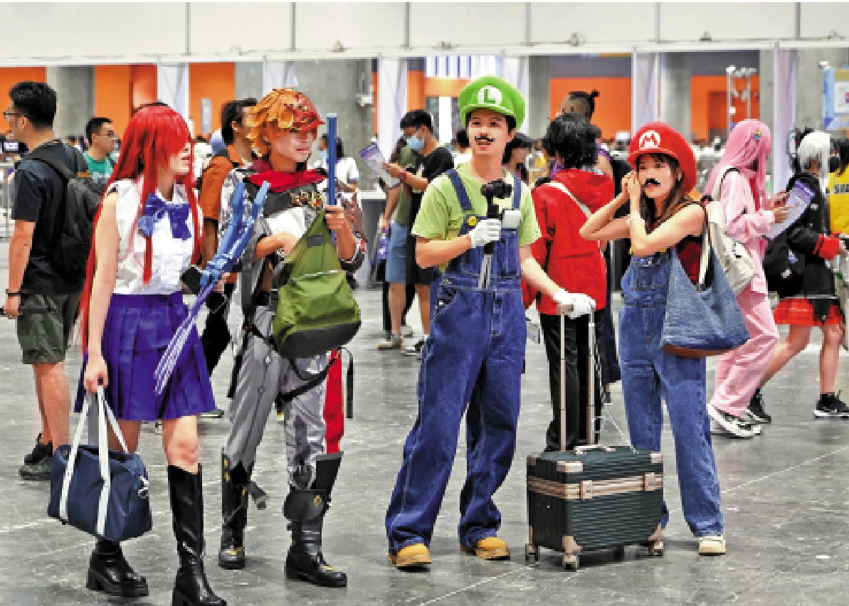 　　圖：10月2日，動漫遊戲愛好者打扮成動漫遊戲形象參加第十七屆中國國際漫畫節動漫遊戲展。\中新社