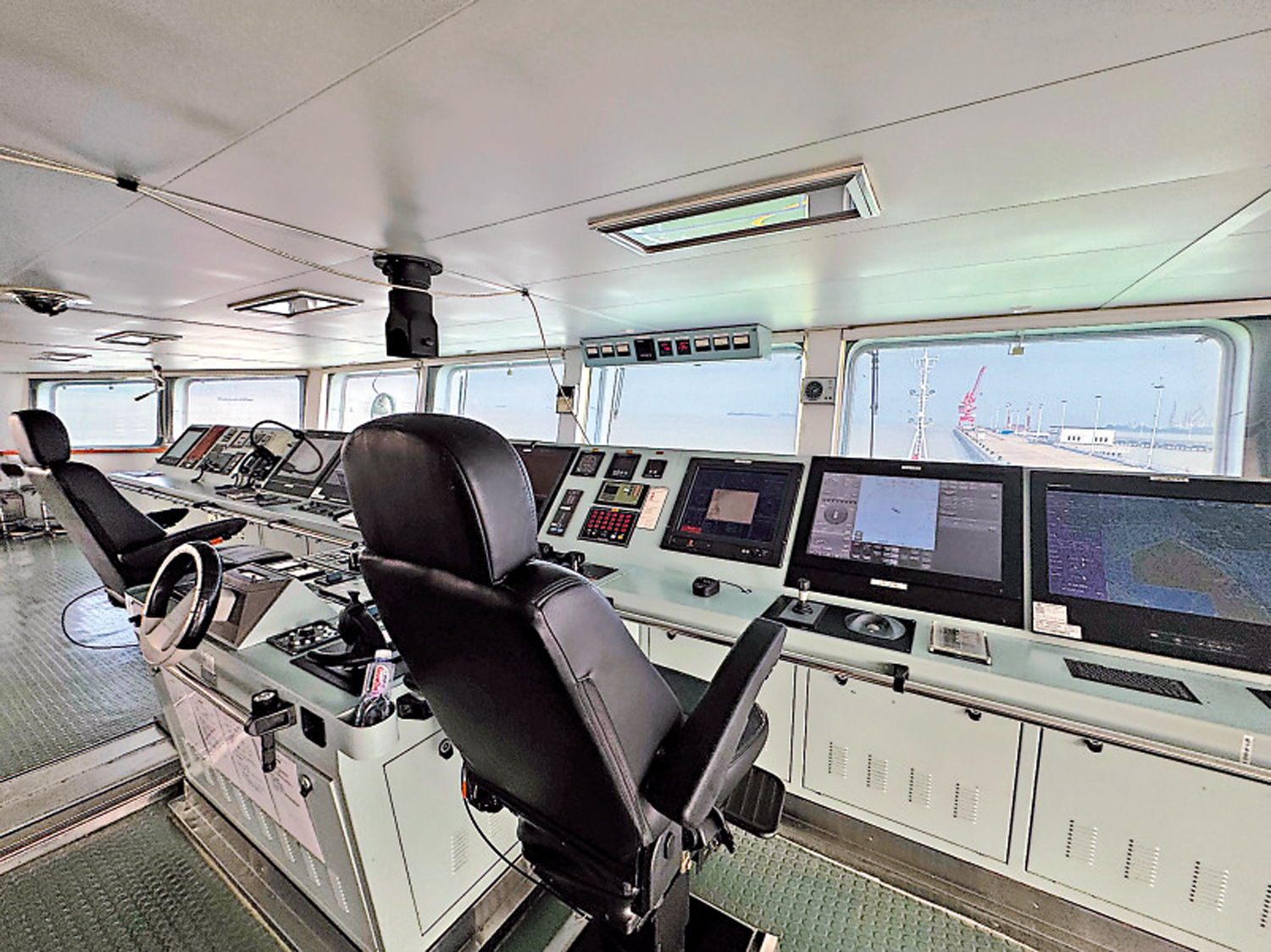 　　圖：科考船「海洋地質六號」的駕駛艙。\大公報記者盧靜怡攝