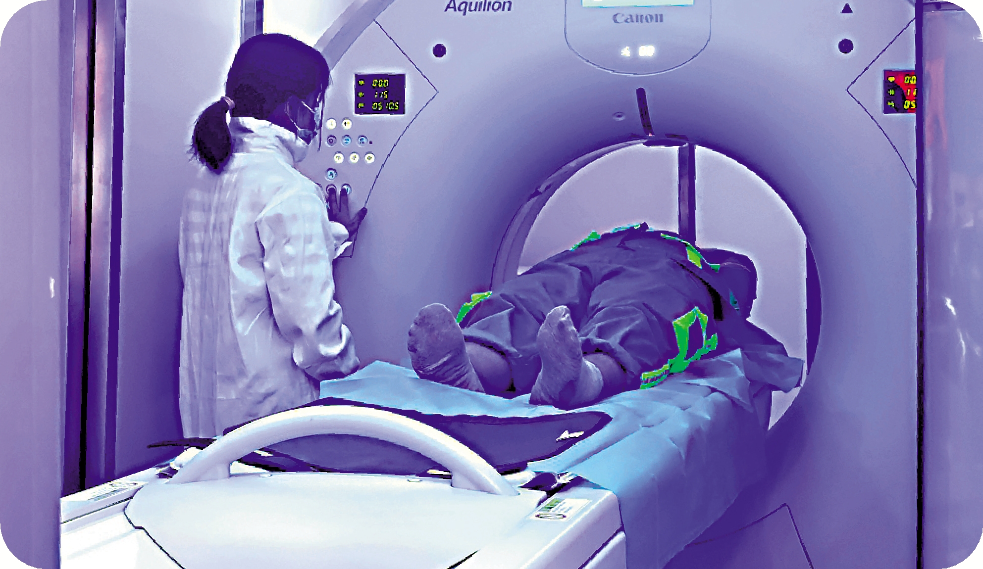 　　圖：數據顯示，內地通過篩查每年新發現肺結節超過1000萬例。圖為今年5月，廣州免費為環衞工人進行CT肺癌早篩。\資料圖片