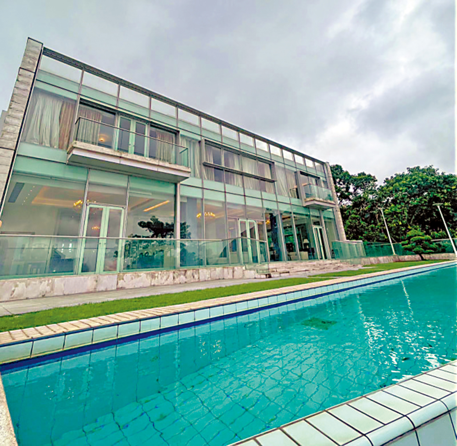 　　圖：山頂道雙號屋，實用面積約8910方呎。