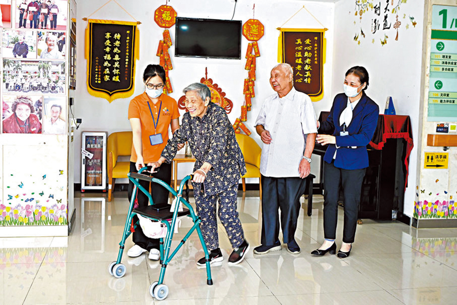 　　圖：施政報告推出「資助綜援長者入住廣東安老院」試驗計劃，讓合資格長者多一個安老選擇。\資料圖片