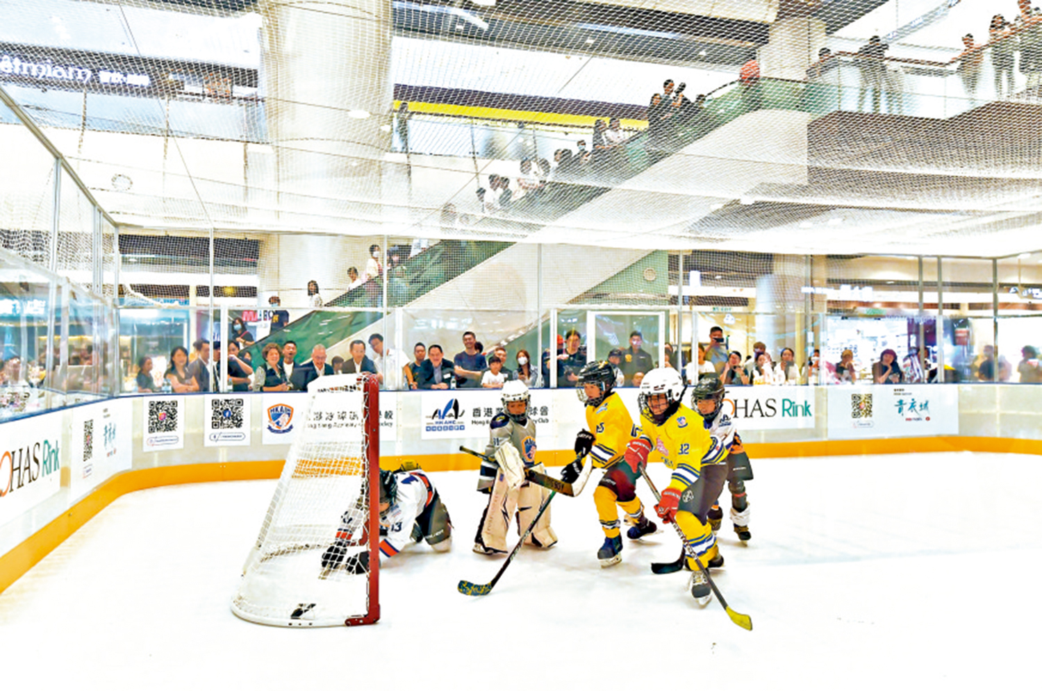 　　圖：市民有機會免費學習溜冰及冰球運動。