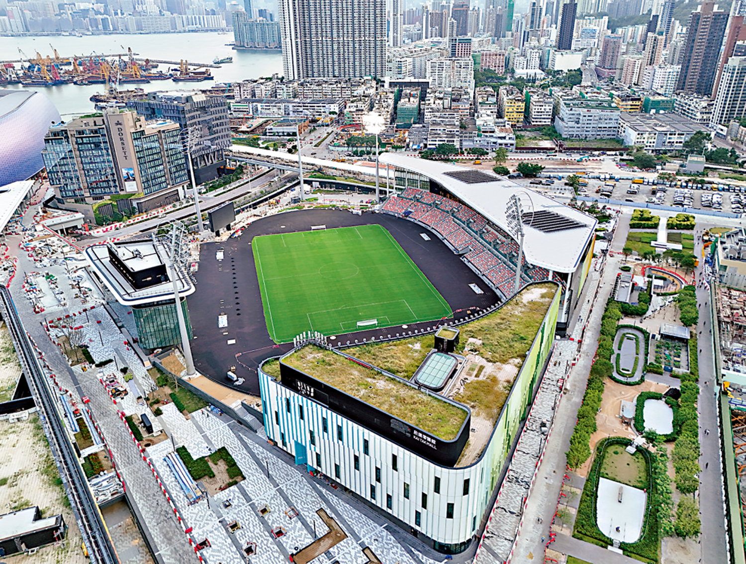 　　圖：啟德體育園青年運動場今日會舉行足球賽作測試。\大公報記者遂初攝