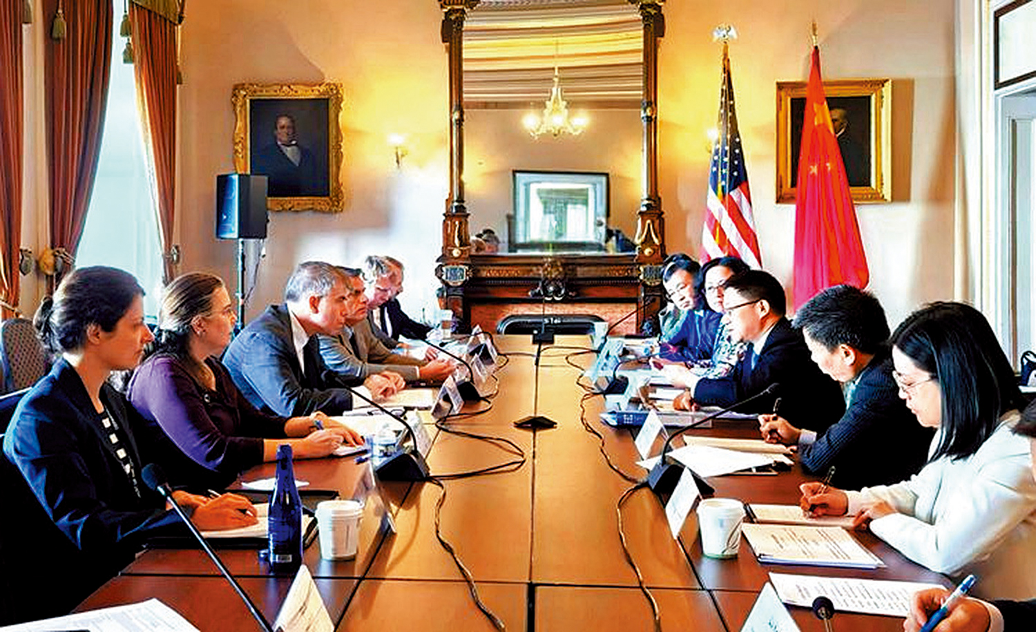 　　圖：10月25日，中國財政部副部長廖岷在美國華盛頓與美國財政部副部長尚博共同主持召開中美經濟工作組第六次會議。