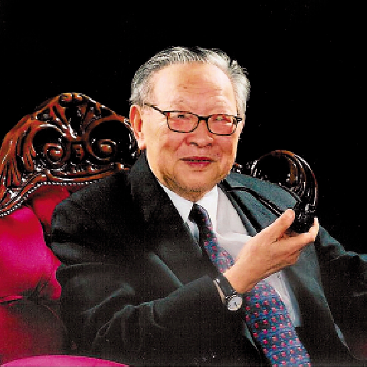 　　圖：梁羽生（陳文統）。