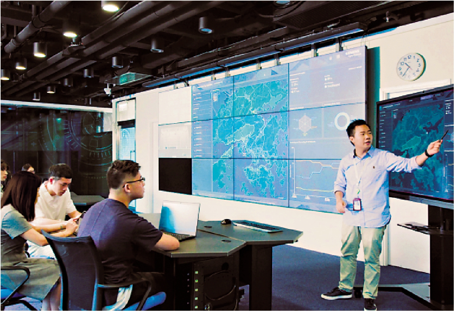 　　圖：職訓局開辦多個人工智能與數碼媒體製作等新課程，迎合社會未來發展所需。