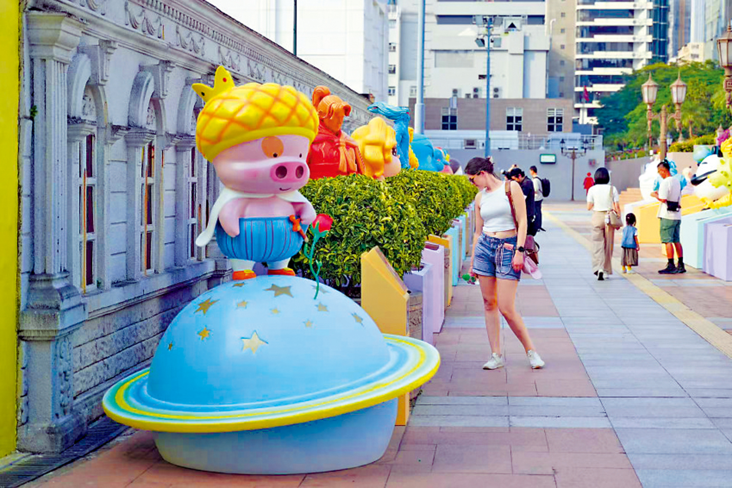 　　圖：漫畫星光大道擺放多款動漫角色雕塑。\大公文匯全媒體記者麥鈞傑攝