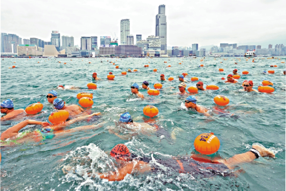 　　圖：每年渡海泳都吸引不少人參加。