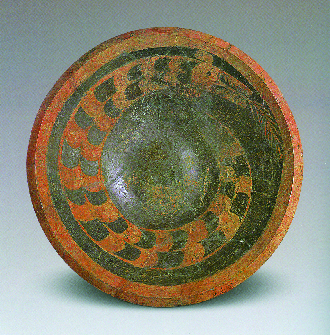 　　圖：陶寺龍盤：出土於王級大墓，說明在陶寺社會已經將龍作為崇拜的圖騰。