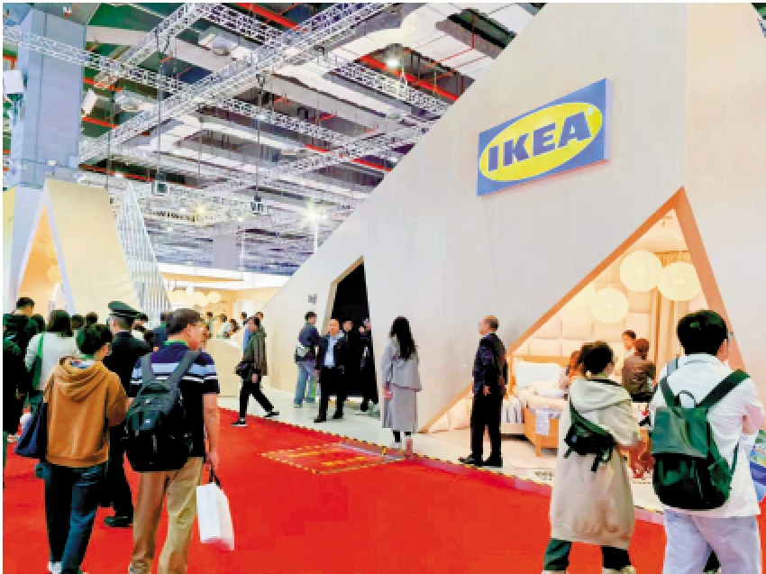 　　圖：在第七屆進博會上，宜家展台吸引眾多觀眾參觀。\大公報記者倪夢璟攝