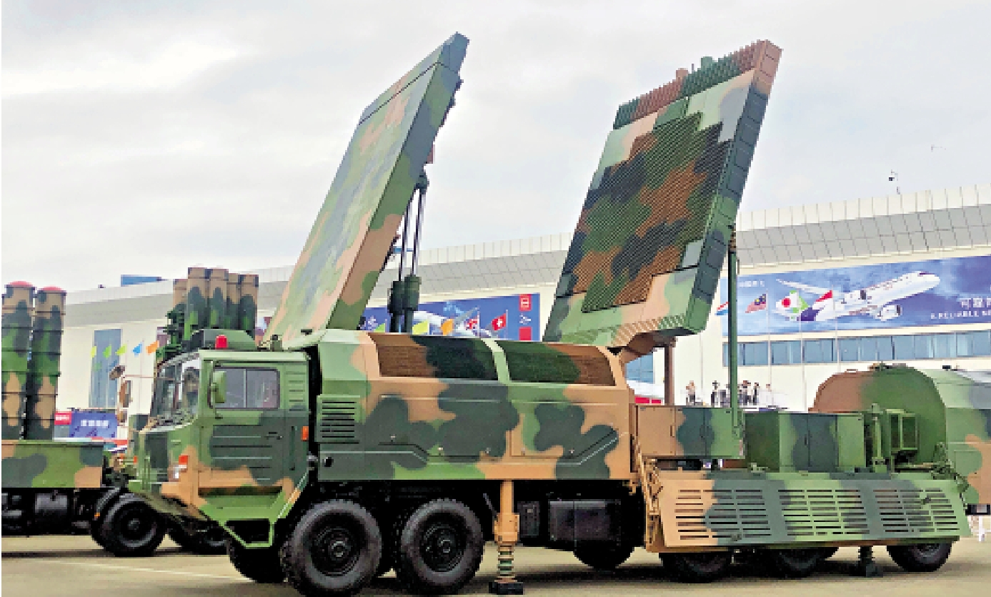 　　圖：在航展室外展區展出的解放軍雷達。\大公報記者方俊明攝