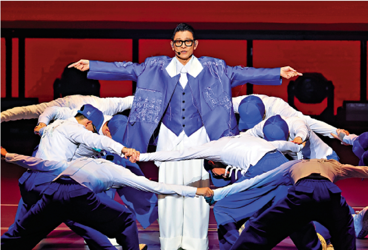 　　圖：劉德華早前在台北演唱會上的一曲《中國人》在兩岸獲得熱烈反響。圖為劉德華在台北舉辦演唱會。\資料圖片