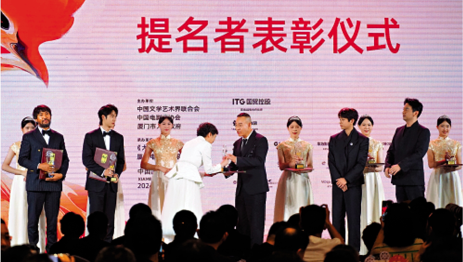 　　圖：林保怡（中）獲第37屆中國電影金雞獎最佳男主角提名表彰。