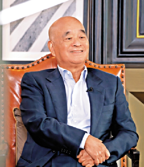 　　圖：鄭家純坦言，新世界現階段首要任務是回籠現金以降低負債。