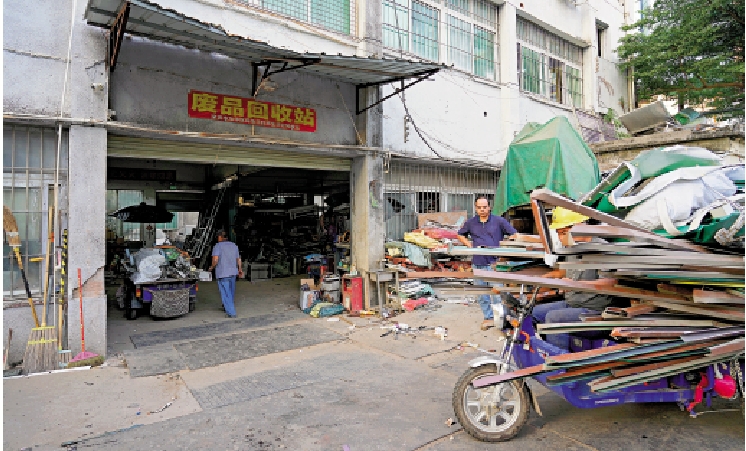 　　圖：深圳有大量廢品回收站，工業區一間回收站的負責人表示，一直自負盈虧，沒有政府補貼。\大公報記者何嘉駿攝