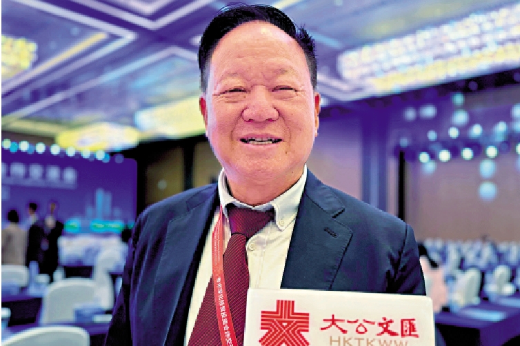 　　圖：香港宏俐集團控股有限公司董事長張優勝表示，希望通過這次擴產，在未來三年內將公司產值翻一番。\大公報記者盧靜怡攝