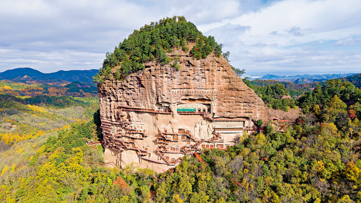 　　圖：麥積山石窟全景。\新華社
