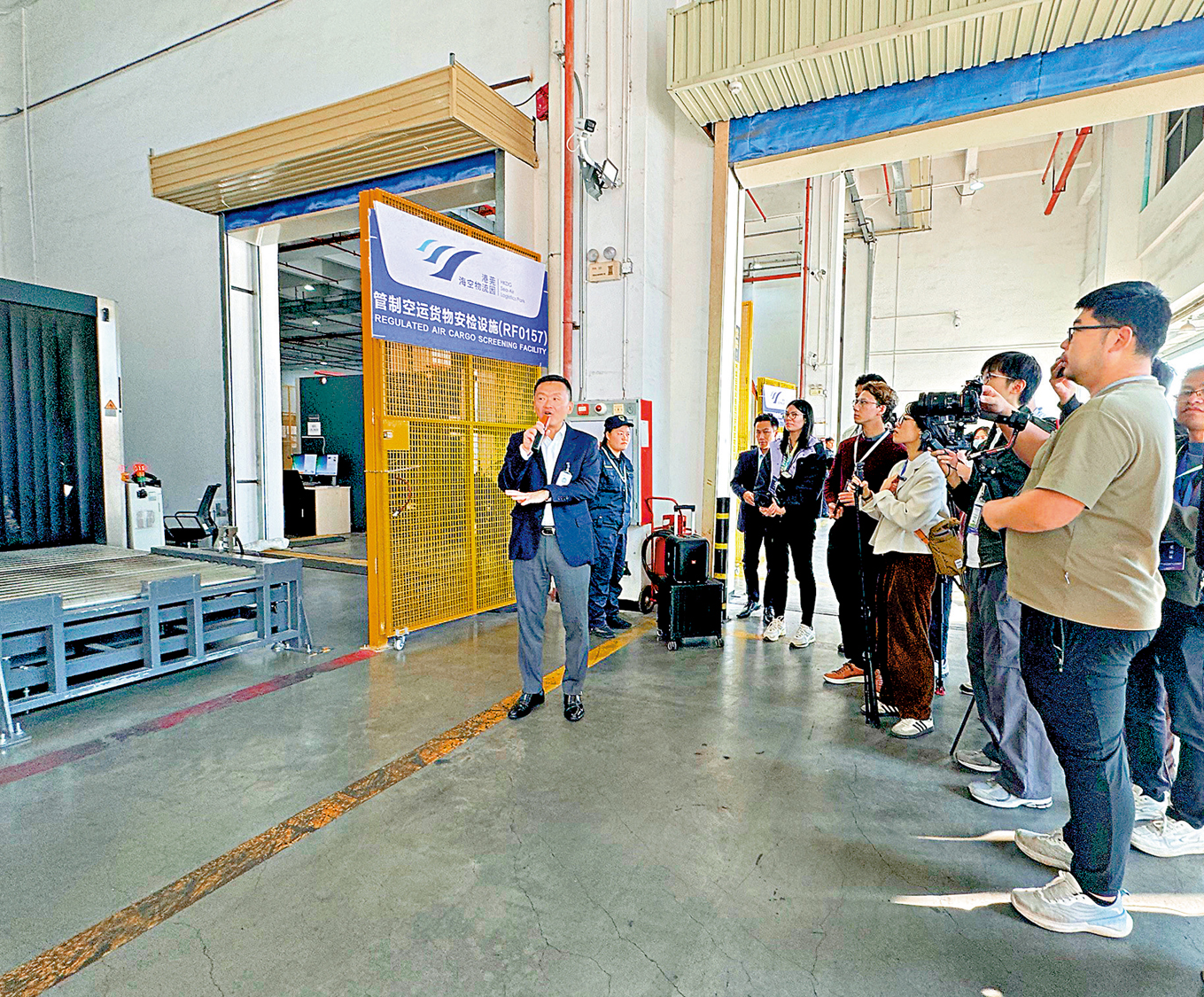 　　圖：2日，「同心築夢·共謀發展」粵港澳媒體灣區行第二場聯合採訪活動走進香港─東莞國際空港中心。\大公報記者盧靜怡攝