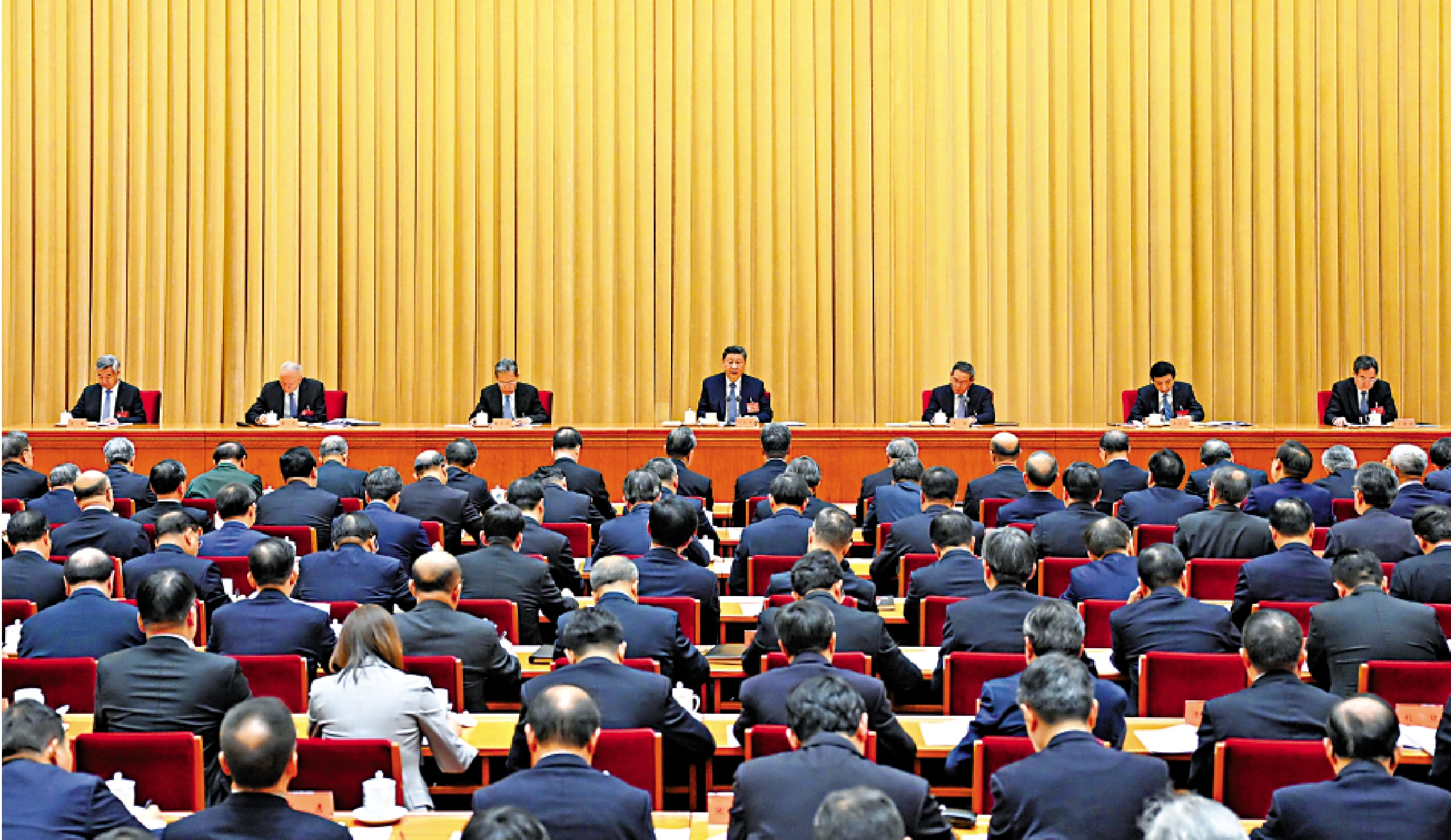 　　圖：12月11日至12日，中央經濟工作會議在北京舉行。中共中央總書記、國家主席、中央軍委主席習近平出席會議並發表重要講話。李強、趙樂際、王滬寧、蔡奇、丁薛祥、李希出席會議。\新華社