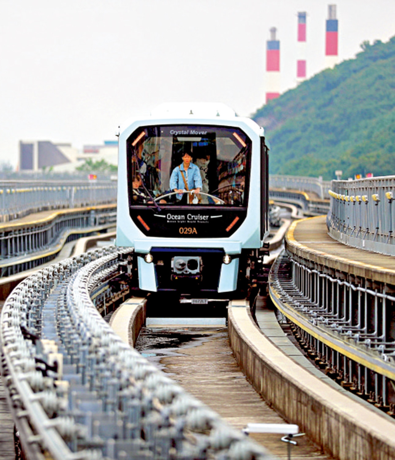 　　圖：慶祝澳門特別行政區成立25周年，澳門輕軌於12月20日開放予乘客免費搭乘列車。