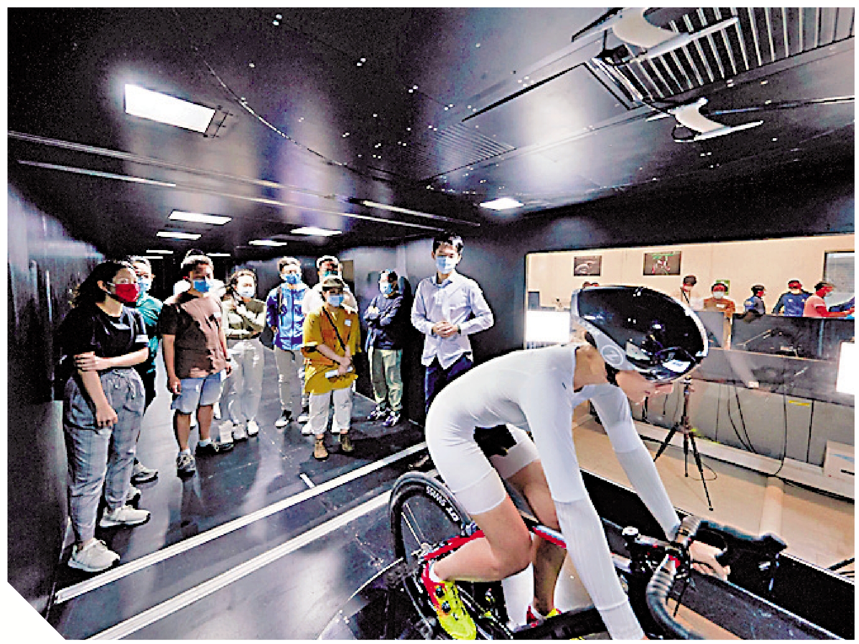 　　圖：體院與科大於2019年合作開展運動空氣動力科研計劃，透過科大的風洞實驗室設施，為香港單車隊進行單車測試、阻力測試及單車服研製等，以助提升港隊表現。