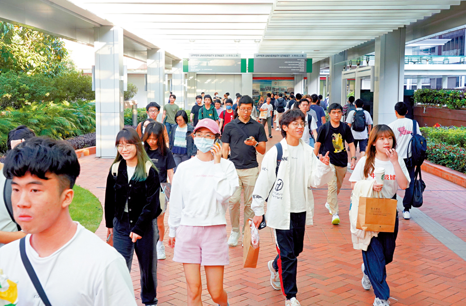 圖:施俊輝表示,各大專上院校積極在海外招生,在考慮調整非本地生學費水平時,要顧及本港競爭力。