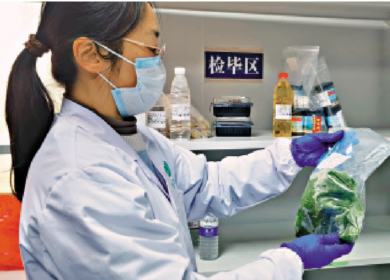 圖:香港CMA位於賀州的檢測分中心,對每批次供港菜進行檢測,確保品質安全。