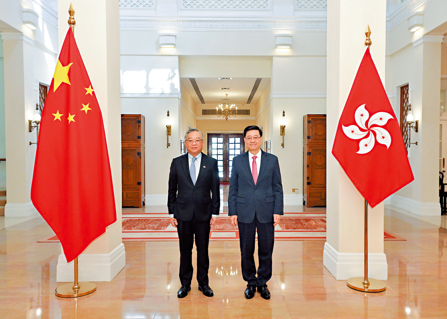 　　圖：行政長官李家超昨日在禮賓府與新加坡副總理兼貿工部部長顏金勇會面。