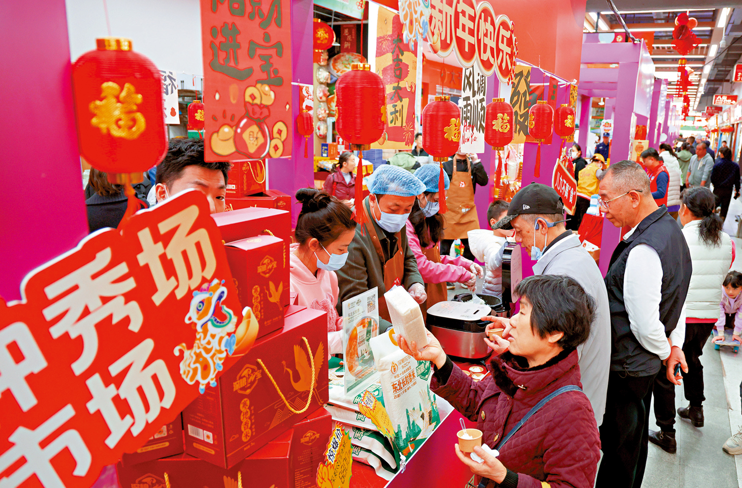 　　圖：兩地落實快速支付系統互聯，對市民提供便利，滿足跨境消費、生活及出行等實際需求。