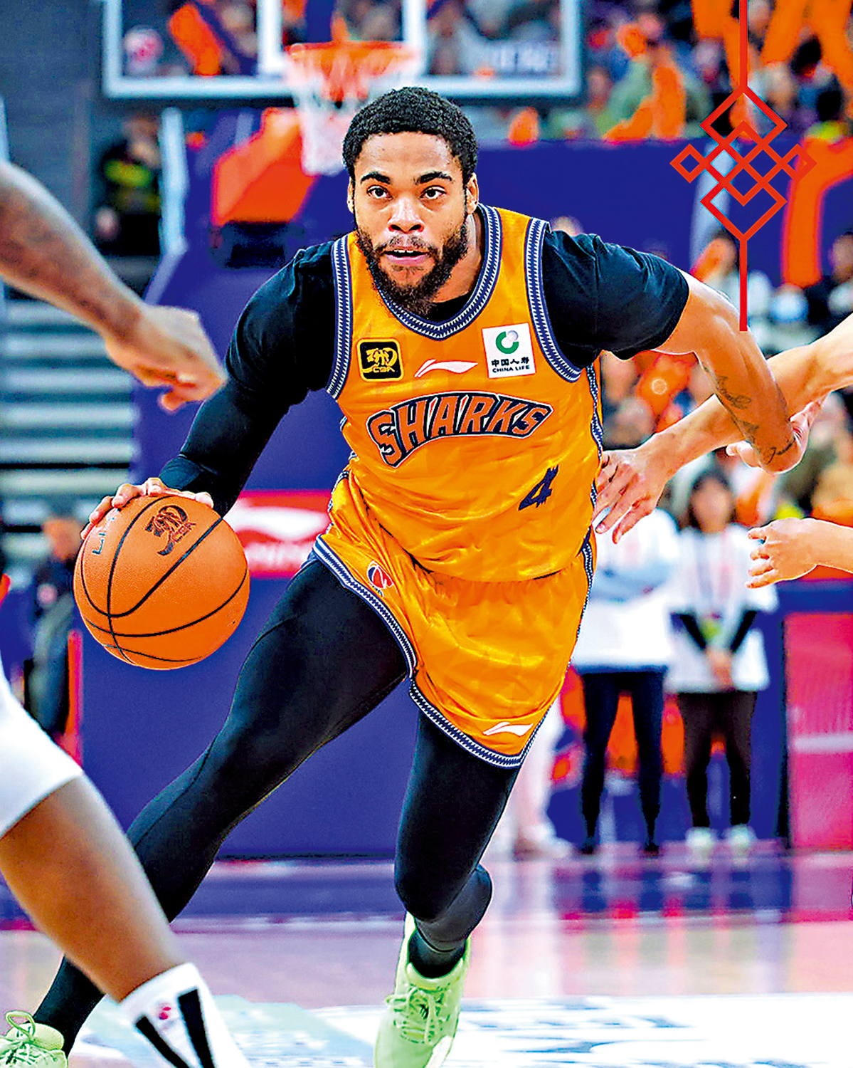 　　圖：上海男籃球員霍金斯在比賽中。