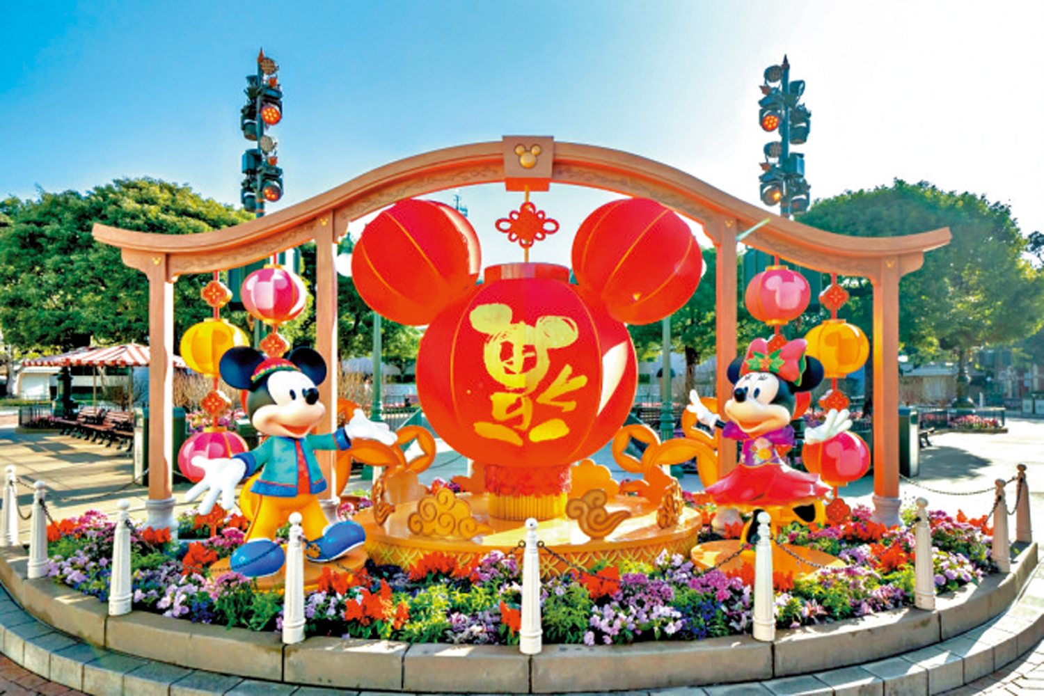 圖:農曆新年將至,迪士尼樂園換上新裝應節。
