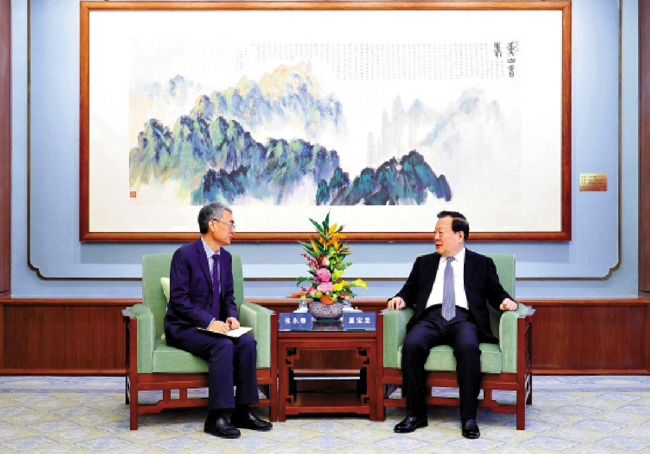 圖:1月17日上午,中央港澳工作辦公室主任、國務院港澳事務辦公室主任夏寶龍在北京會見澳門特區政府行政法務司司長、橫琴粵澳深度合作區管理委員會常務副主任張永春一行。