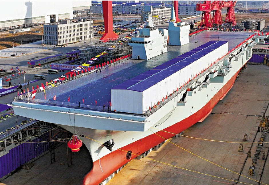 圖:2024年12月27日,中國自主研製建造的076兩棲攻擊艦首艦下水命名儀式在上海舉行。\新華社