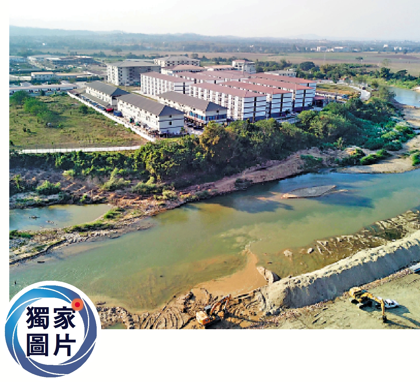 圖:一名港人被困在緬甸妙瓦底電騙園區四個月,昨日獲救,暫身處泰國。圖為大公報記者日前在泰緬邊境拍攝妙瓦底KK園電騙園區。\大公報調查組攝