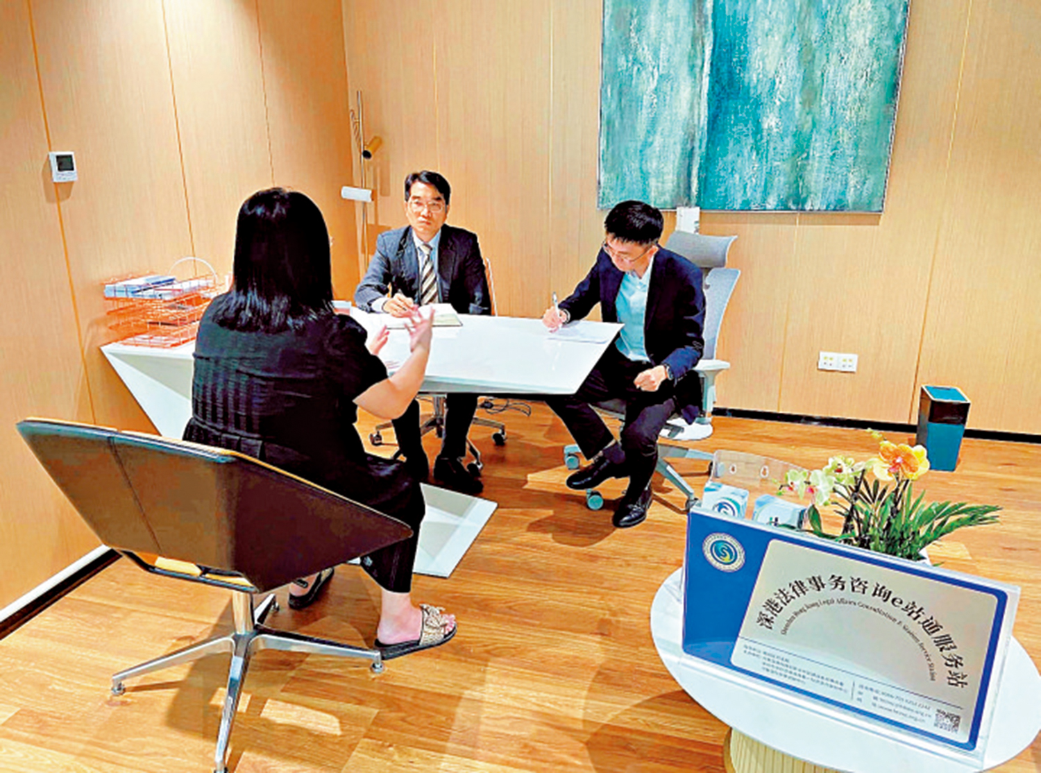 圖:深圳河套國際商事調解中心逢周五派出港人律師現場提供調解服務。