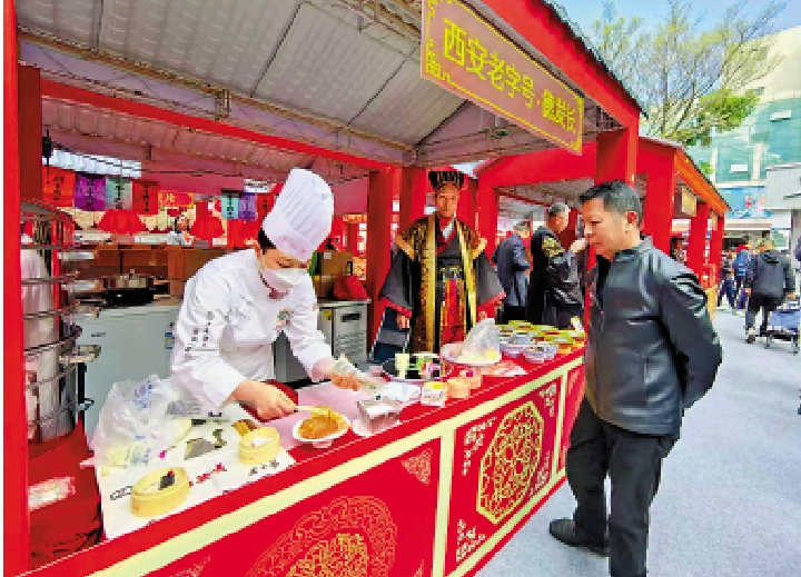 圖:在深圳舉行的2025漢唐文旅嘉年華上有各式西安美食。\大公報記者李望賢攝