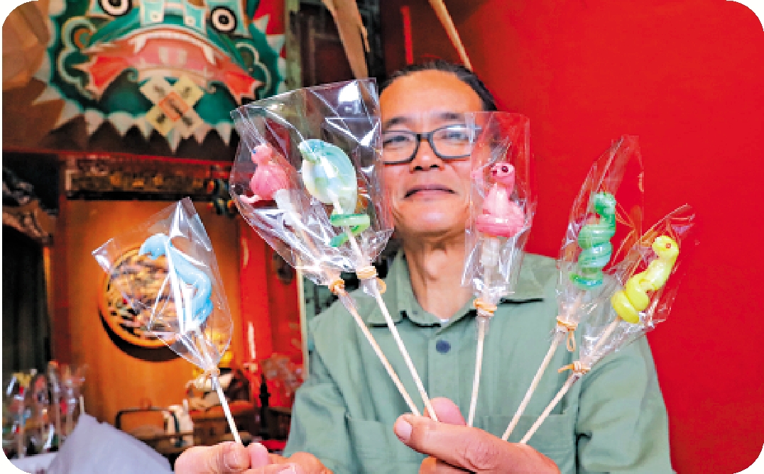 圖:蛇的線狀形態較為單一,要製作糖蛇更加考驗技藝。